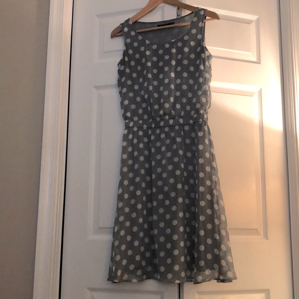 Sleeveless mid length dress